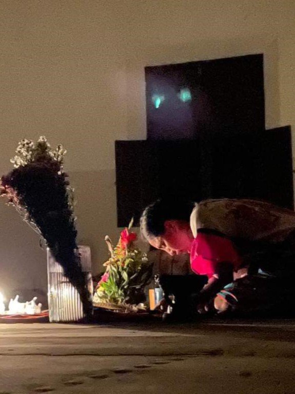 the shaman woman of huautla starting the sacred ceremony